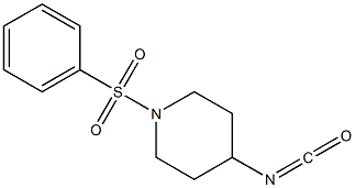 4-isocyanato-1-(phenylsulfonyl)piperidine 化学構造式