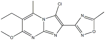 2-(5-メチル-1,2,4-オキサジアゾール-3-イル)-3-クロロ-6-エチル-7-メトキシ-5-メチルイミダゾ[1,2-a]ピリミジン 化学構造式