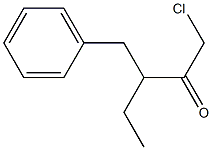 3-ベンジル-1-クロロ-2-ペンタノン 化学構造式