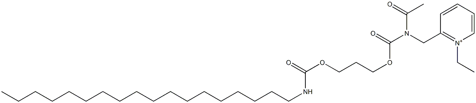 2-[N-アセチル-N-[3-(オクタデシルカルバモイルオキシ)プロピルオキシカルボニル]アミノメチル]-1-エチルピリジニウム 化学構造式