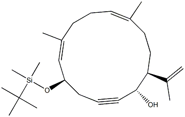 (1S,5R,6E,10E,14S)-14-(1-メチルエテニル)-7,11-ジメチル-5-[(tert-ブチルジメチルシリル)オキシ]シクロテトラデカ-6,10-ジエン-2-イン-1-オール 化学構造式
