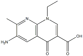 1-エチル-1,4-ジヒドロ-6-アミノ-7-メチル-4-オキソ-1,8-ナフチリジン-3-カルボン酸 化学構造式