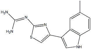 2-[[アミノ(アミノ)メチレン]アミノ]-4-(5-メチル-1H-インドール-3-イル)チアゾール 化学構造式