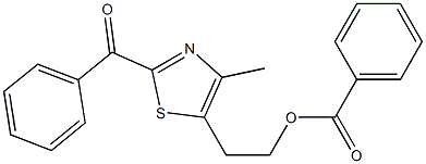 5-(2-ベンゾイルオキシエチル)-4-メチル-2-ベンゾイルチアゾール 化学構造式