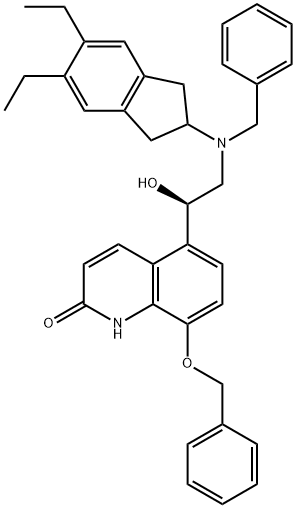 2(1H)-Quinolinone, 5-[(1R)-2-[(5,6-diethyl-2,3-dihydro-1H-inden-2-yl)(phenylmethyl)amino]-1-hydroxyethyl]-8-(phenylmethoxy)- 化学構造式