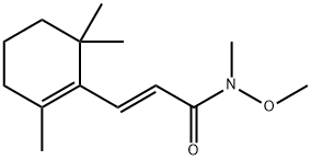 2-Propenamide, N-methoxy-N-methyl-3-(2,6,6-trimethyl-1-cyclohexen-1-yl)-, (2E)- Struktur