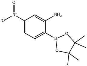 5-Nitro-2-(tetramethyl-1,3,2-dioxaborolan-2-yl)aniline 化学構造式