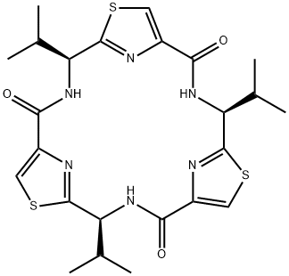 6,13,20-Trithia-3,10,17,22,23,24-hexaazatetracyclo[17.2.1.15,8.112,15]tetracosa-5(24),7,12(23),14,19(22),21-hexaene-2,9,16-trione, 4,11,18-tris(1-methylethyl)-, (4S,11S,18S)- Struktur