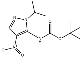 tert-butyl (1-isopropyl-4-nitro-1H-pyrazol-5-yl)carbamate 化学構造式