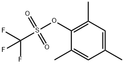 Methanesulfonic acid, 1,1,1-trifluoro-, 2,4,6-trimethylphenyl ester 化学構造式