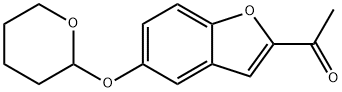 1-[5-(oxan-2-yloxy)-1-benzofuran-2-yl]ethanone Struktur