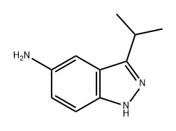 1H-Indazol-5-amine, 3-(1-methylethyl)- 化学構造式