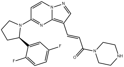 2-Propen-1-one, 3-[5-[(2R)-2-(2,5-difluorophenyl)-1-pyrrolidinyl]pyrazolo[1,5-a]pyrimidin-3-yl]-1-(1-piperazinyl)-, (2E)- 化学構造式