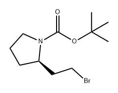 1-Pyrrolidinecarboxylic acid, 2-(2-bromoethyl)-, 1,1-dimethylethyl ester, (2R)- Struktur