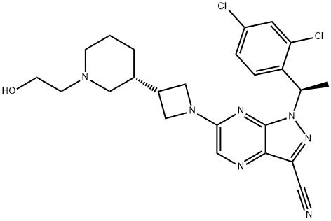 1H-Pyrazolo[3,4-b]pyrazine-3-carbonitrile, 1-[(1R)-1-(2,4-dichlorophenyl)ethyl]-6-[3-[(3R)-1-(2-hydroxyethyl)-3-piperidinyl]-1-azetidinyl]- Struktur