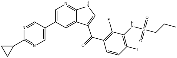 N-(3-(5-(2-cyclopropylpyrimidin-5-yl)-1H-pyrrolo[2,3-b]pyridine-3-carbonyl)-2,6-difluorophenyl)propane-1-sulfonamide 化学構造式