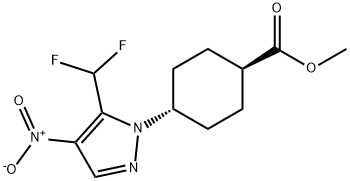 Cyclohexanecarboxylic acid, 4-[5-(difluoromethyl)-4-nitro-1H-pyrazol-1-yl]-, methyl ester, trans- Struktur