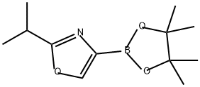 Oxazole, 2-(1-methylethyl)-4-(4,4,5,5-tetramethyl-1,3,2-dioxaborolan-2-yl)- 化学構造式