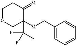 4H-Pyran-4-one, 3-(1,1-difluoroethyl)tetrahydro-3-(phenylmethoxy)- Struktur