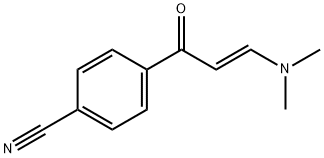 4-[(2E)-3-(dimethylamino)prop-2-enoyl]benzonitrile 化学構造式
