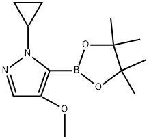 1-Cyclopropyl-4-methoxy-5-(4,4,5,5-tetramethyl-1,3,2-dioxaborolan-2-yl)-1H-pyrazole 化学構造式