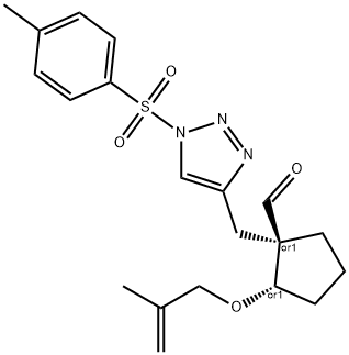 rel-(1R,2S)-1-[[1-[(4-Methylphenyl)sulfonyl]-1H-1,2,3-triazol-4-yl]methyl]-2-[(2-methyl-2-propen-1-yl)oxy]cyclopentanecarboxaldehyde 化学構造式