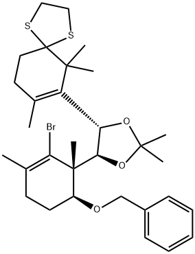 7-[(4S,5S)-5-[(1S,6S)-2-Bromo-1,3-dimethyl-6-(phenylmethoxy)-2-cyclohexen-1-yl]-2,2-dimethyl-1,3-dioxolan-4-yl]-6,6,8-trimethyl-1,4-dithiaspiro[4.5]dec-7-ene Struktur