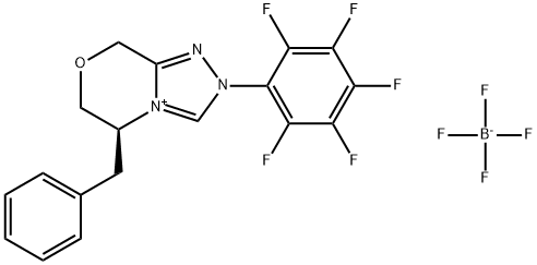 8H-1,2,4-Triazolo[3,4-c][1,4]oxazin-4-ium, 2,5,6,8-tetrahydro-2-(2,3,4,5,6-pentafluorophenyl)-5-(phenylmethyl)-, (5S)-, tetrafluoroborate(1-) (1:1) Structure