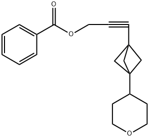 2794102-08-0 3-(3-(tetrahydro-2H-pyran-4-yl)bicyclo[1.1.1]pentan-1-yl)prop-2-yn-1-yl benzoate