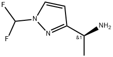 (S)-1-(1-(Difluoromethyl)-1H-pyrazol-3-yl)ethan-1-amine 化学構造式