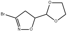3-Bromo-5-[1,3]dioxolan-2-yl-4,5-dihydroisoxazole 化学構造式