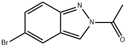 2-アセチル-5-ブロモ-2H-インダゾール 化学構造式