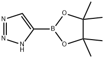 5-(4,4,5,5-Tetramethyl-1,3,2-dioxaborolan-2-yl)-1H-1,2,3-triazole 化学構造式