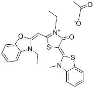(5E)-3-ethyl-2-[(E)-(3-ethylbenzooxazol-2-ylidene)methyl]-5-(3-methylb enzothiazol-2-ylidene)-1-thia-3-azoniacyclopent-2-en-4-one acetate Struktur