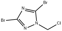 3,5-dibromo-1-(chloromethyl)-1H-1,2,4-triazole 化学構造式