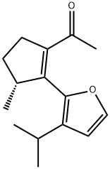 1-[(R)-3-メチル-2-(3-イソプロピルフラン-2-イル)-1-シクロペンテン-1-イル]エタノン 化学構造式