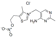 3-[(4-アミノ-2-メチルピリミジン-5-イル)メチル]-5-(2-ヒドロキシエチル)-4-メチルチアゾール-3-イウム·クロリド·硝酸塩 化学構造式