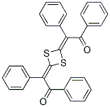 2,2'-(1,3-ジチエタン-2,4-ジイリデン)ビス(1,2-ジフェニルエタノン) 化学構造式