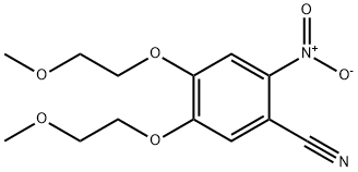 2-ニトロ-4,5-ビス(2-メトキシエトキシ)ベンゾニトリル 化学構造式