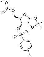 5-O-CARBOMETHOXY-1,2-O-ISO-PROPYLIDENE-3-O-(P-TOLYL-SULFONYL)-ALPHA-D-XYLOFURANOSE 化学構造式