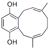 (6E,10E)-5,8,9,12-テトラヒドロ-6,10-ジメチルベンゾシクロデセン-1,4-ジオール 化学構造式