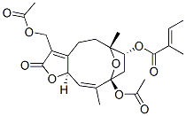 (E)-2-メチル-2-ブテン酸[(6R,7R,9S,10E,11aR)-9-アセトキシ-3-アセトキシメチル-2,4,5,6,7,8,9,11a-オクタヒドロ-6,10-ジメチル-2-オキソ-6,9-エポキシシクロデカ[b]フラン-7-イル] 化学構造式