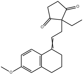 2-[2-(3,4-dihydro-6-methoxy-1(2H)-naphthylidene)ethyl]-2-ethylcyclopentane-1,3-dione Struktur