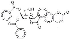 4-Methyl-7-[(2,3,4-tri-O-benzoyl-β-D-galactopyranosyl)oxy]-2H-1-benzopyran-2-one Struktur