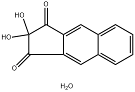 2,2-Dihydroxy-1H-benz[F]indene-1,3(2H)-dione, Hydrate 化学構造式