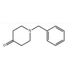 N-Benzyl-4-piperidone
